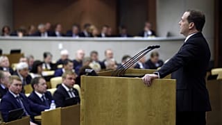 Рубль падает — правительство обещает справиться