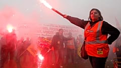 Профсоюзы рабочих во Франции против реформ Макрона