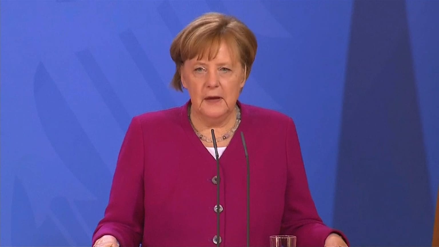 Merkel lamenta falta de consenso para investigar ataques na Síria