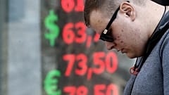 Σε ελεύθερη πτώση το ρούβλι