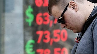 Σε ελεύθερη πτώση το ρούβλι
