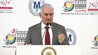 Yıldırım: Sokak kabadayıları gibi kavga ediyorlar