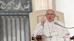 Pope admits mistakes over Chilean church abuse 