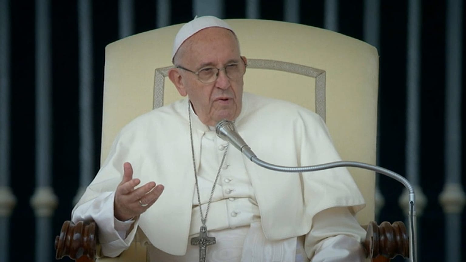 Missbrauchsfall in Chile: Papst bittet um Verzeihung 