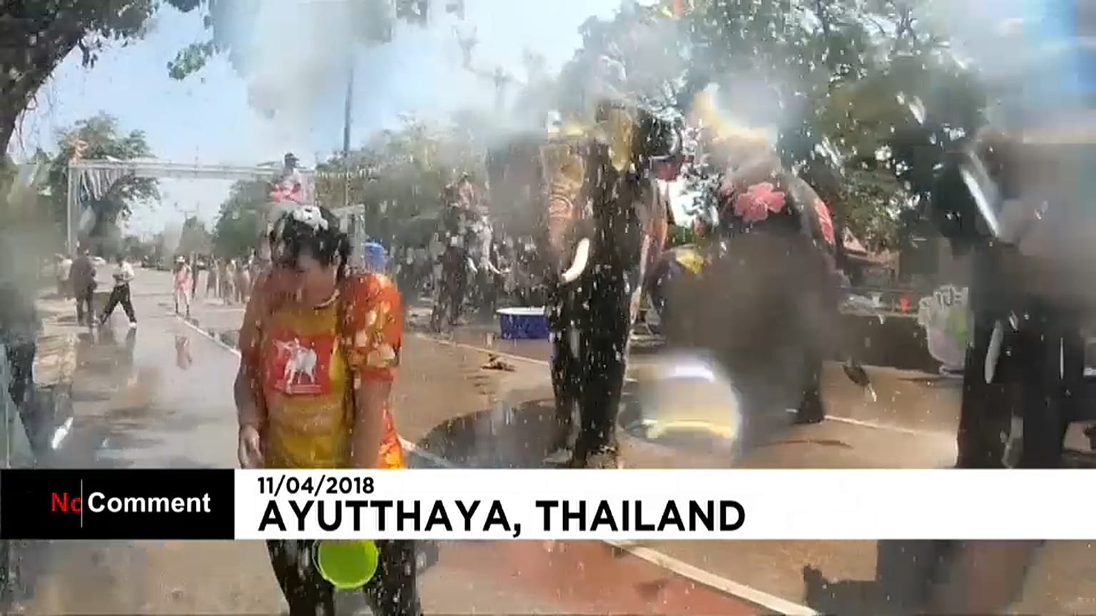 En Thaïlande, des "éléphants éclabousseurs" lancent le Festival de l'eau