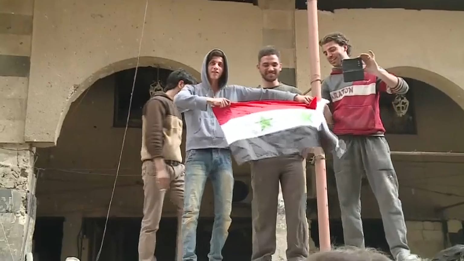 Polícia militar russa patrulha ruas de Douma