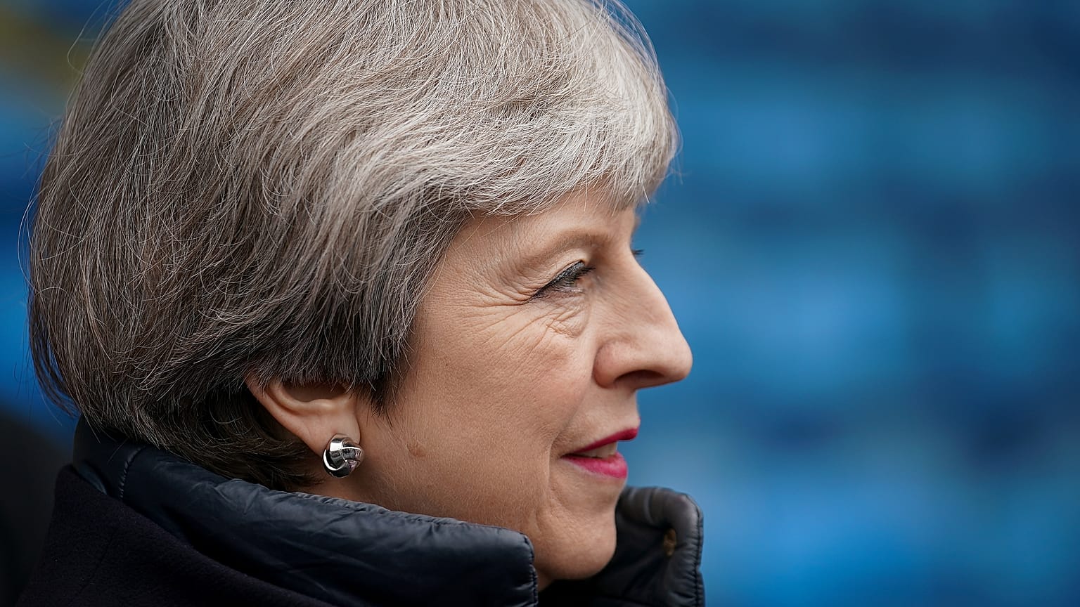 May sucht Mehrheit für Eingreifen in Syrien 