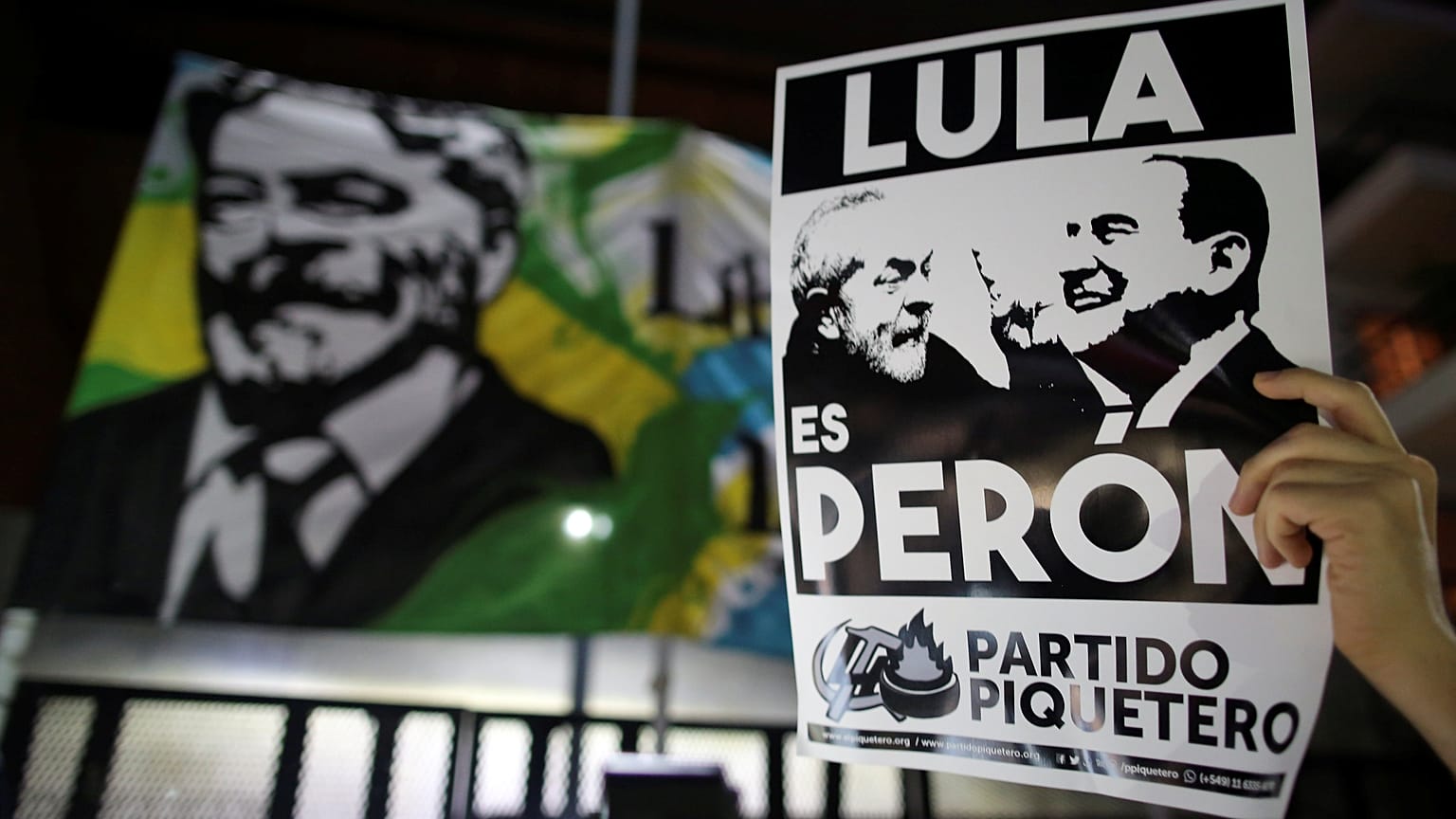 Manifestantes pró-lula em protesto na Argentina