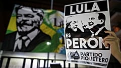 Manifestantes pró-lula em protesto na Argentina