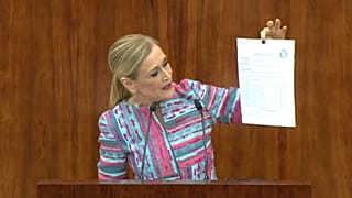 Cifuentes acorralada política, académica y judicialmente