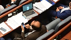 Real-Juve, deputati macedoni incollati alla partita anche durante il voto di fiducia