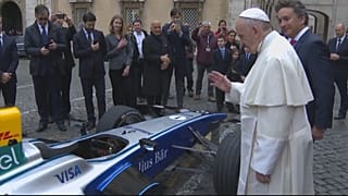 Papa abençoa carro de Fórmula E