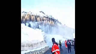 Espectacular avalancha en los Alpes frances
