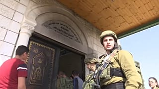 الشرطة الإسرائيلية تحقق في حادث إضرام النار بمسجد بالضفة الغربية