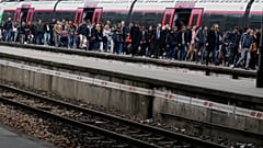 SNCF : moins de grévistes mais les vacanciers arrivent