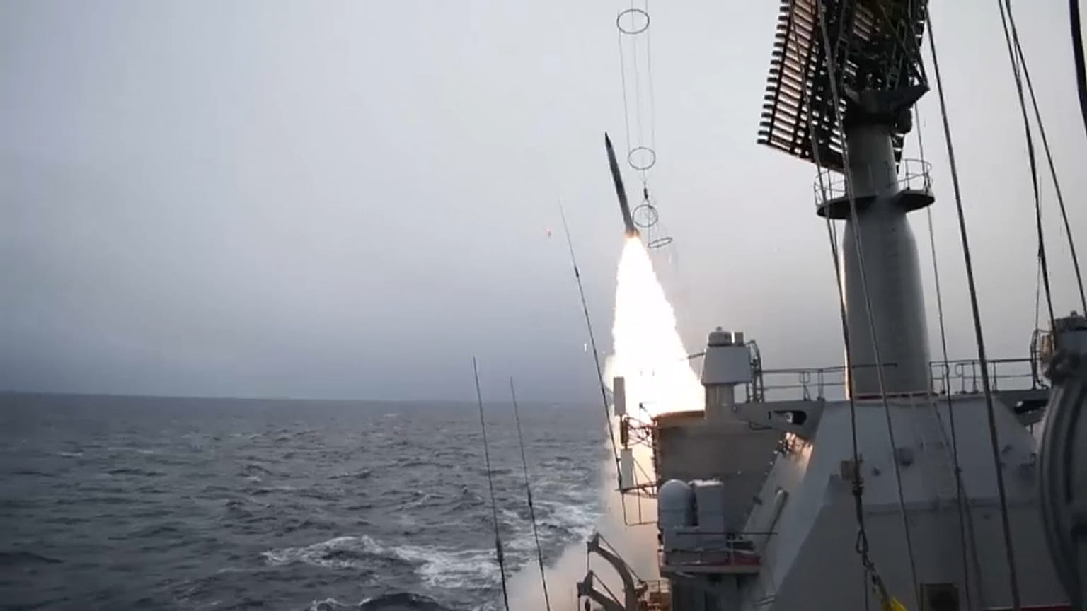 Россия проводит учения в Баренцевом море 