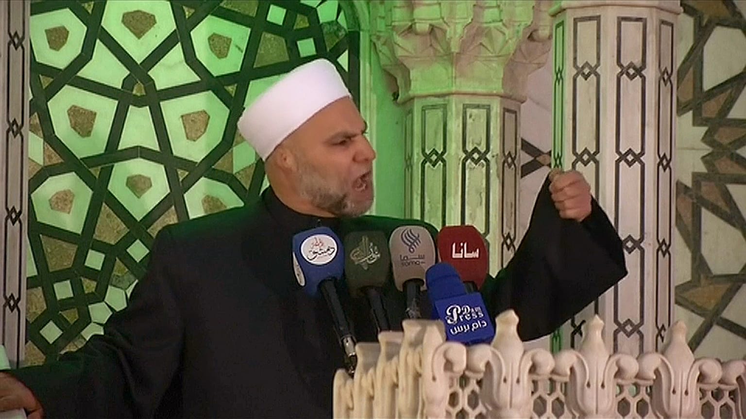شاهد بالفيديو إمام المسجد الأموي: لا نخاف التهديد الأمريكي نحن أسود هذا الوطن