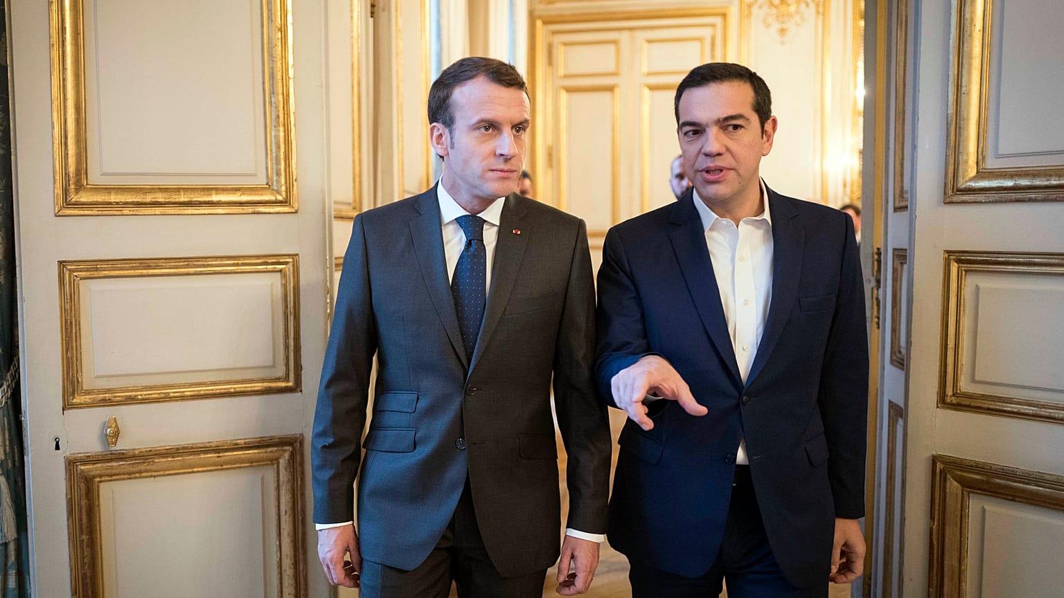 Τσίπρας προς Μακρόν: «Ελληνικές ένοπλες δυνάμεις δεν θα συμμετάσχουν σε πιθανή επέμβαση στη Συρία»