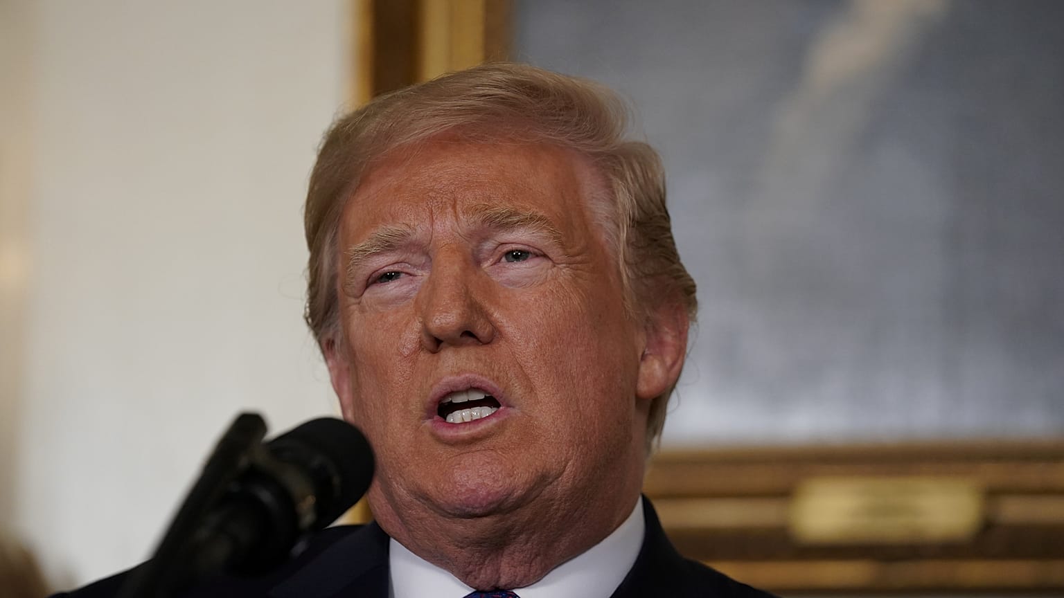 Trump cumple su amenaza y ataca Siria