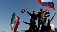 سوریه پس از حمله آمریکا و متحدانش؛ شادی در خیابان‌های دمشق با پرچم‌های ایران و روسیه