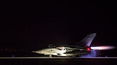 Подготовка британских истребителей к авиаудару по Сирии