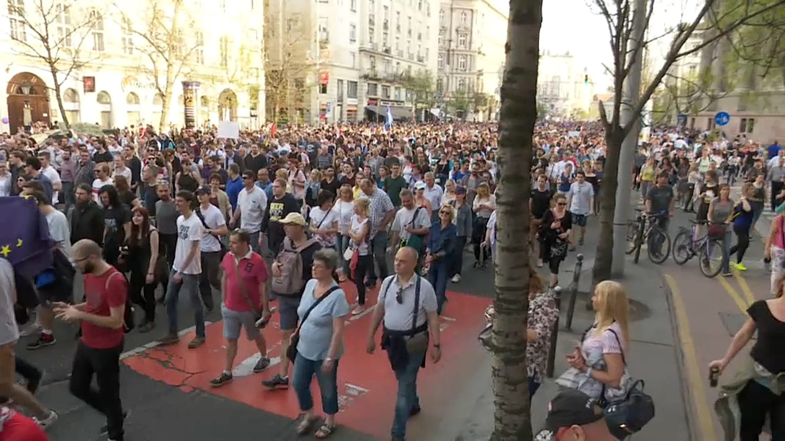 Ungheria: in piazza contro Orban 