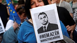 Hungary: Tens of thousands in anti-Orban protest