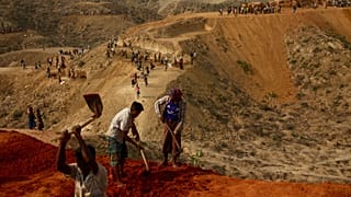 Arakanlı bir aile Myanmar'daki yurduna geri döndü
