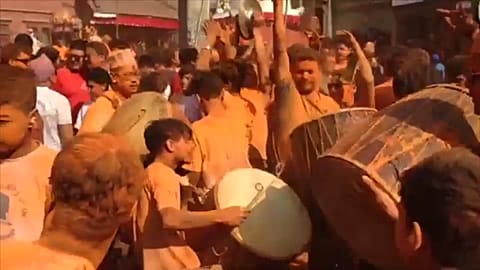 Nepal, in migliaia a Bhaktapur per celebrare la primavera