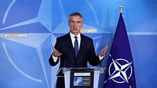 Γ. Στόλτενμπεργκ: «Ελλάδα και Τουρκία να επιλύσουν τις μεταξύ τους διαφορές»