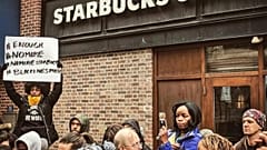 ΗΠΑ: Διαμαρτυρία έξω από τα Starbucks