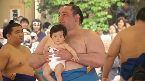Sumō-Festival: Schrei, Baby, schrei!