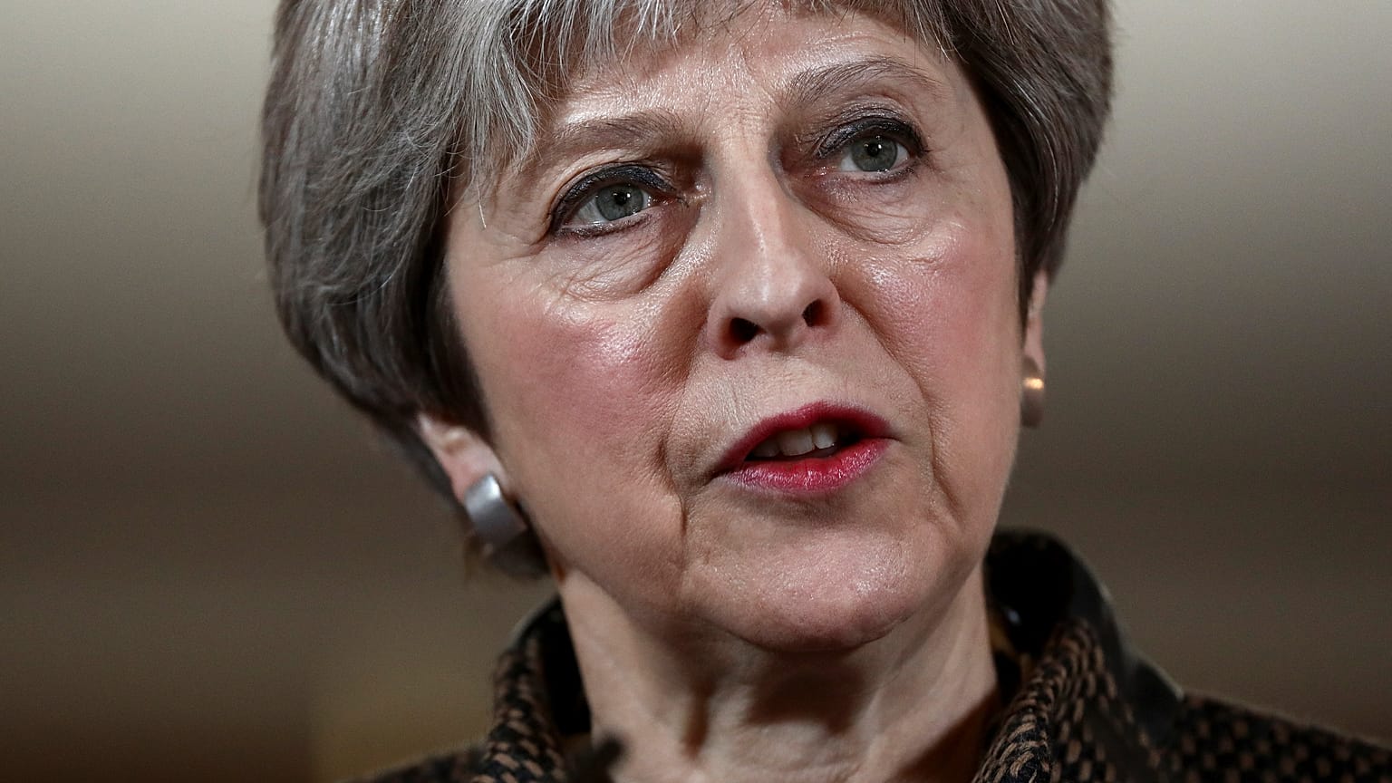 May defiende ante el Parlamento la intervención en Siria
