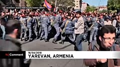 الآلاف يتظاهرون بأرمينيا احتجاجاً على تمسك الرئيس بالسلطة 