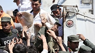 شاهد: رغم الدمار والجوع..دوما تلملم جراحها 
