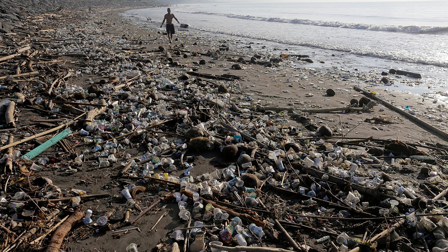 Une enzyme mutante dévoreuse de plastique