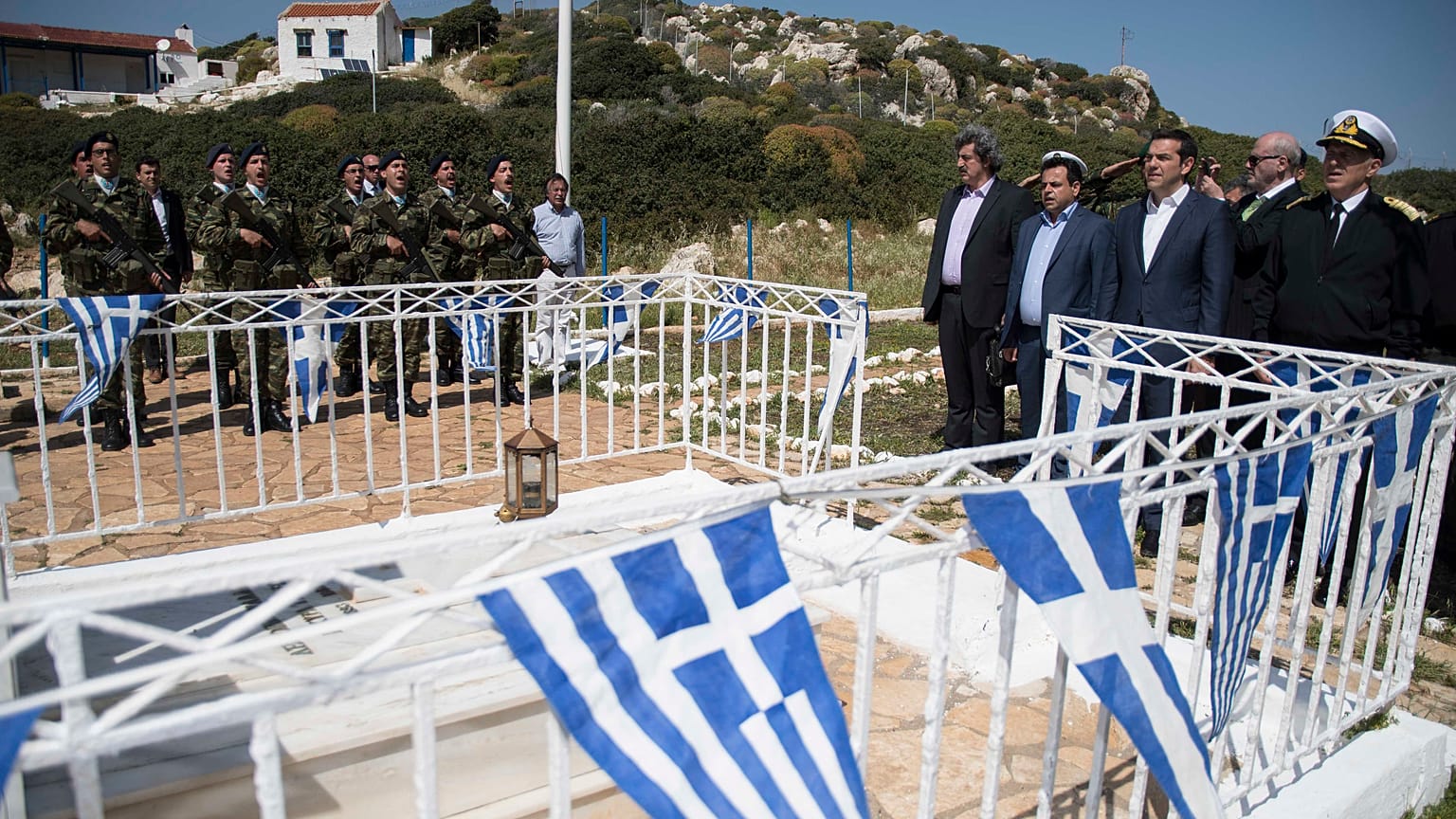 Τουρκική παρενόχληση του Σινούκ που μετέφερε τον Α. Τσίπρα