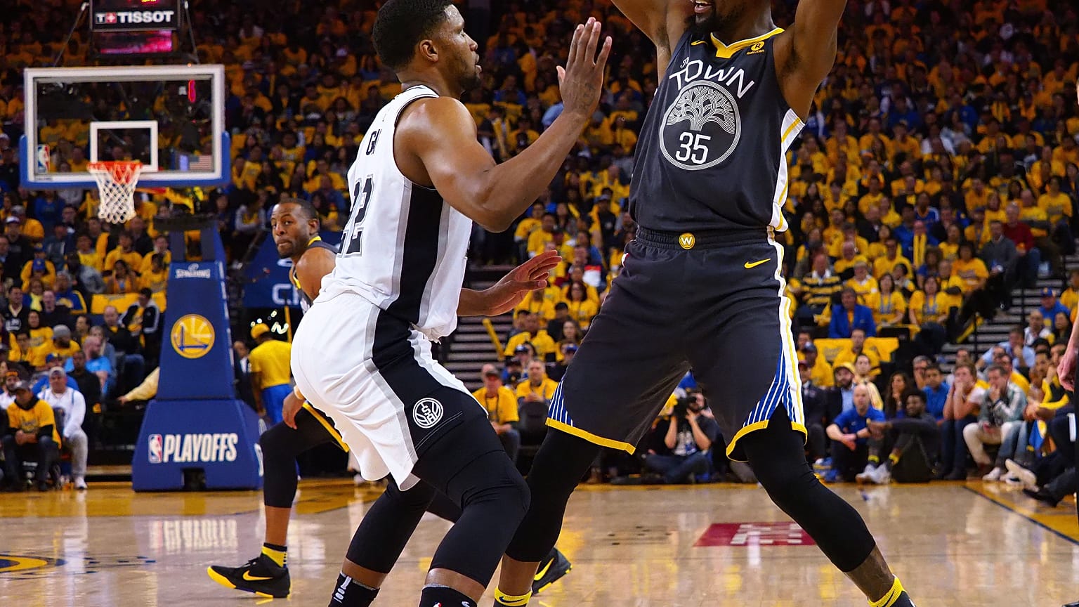 Golden State aumenta vantagem sobre os Spurs