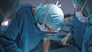 Ärzte bei einer Operation