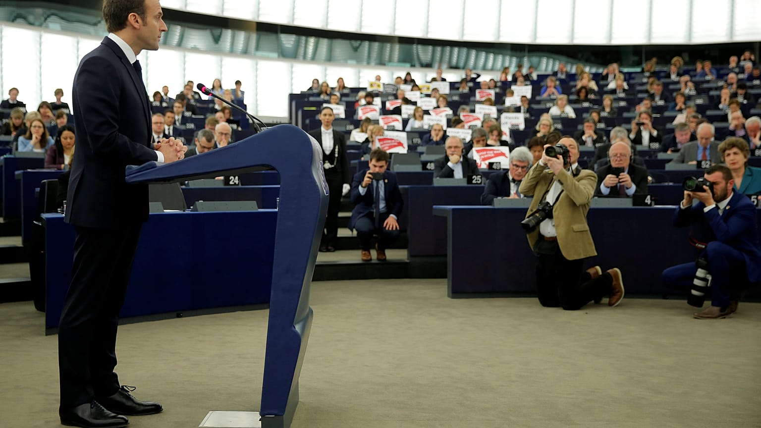 Ευρωβουλή: Αντιδράσεις για τον βομβαρδισμό της Συρίας