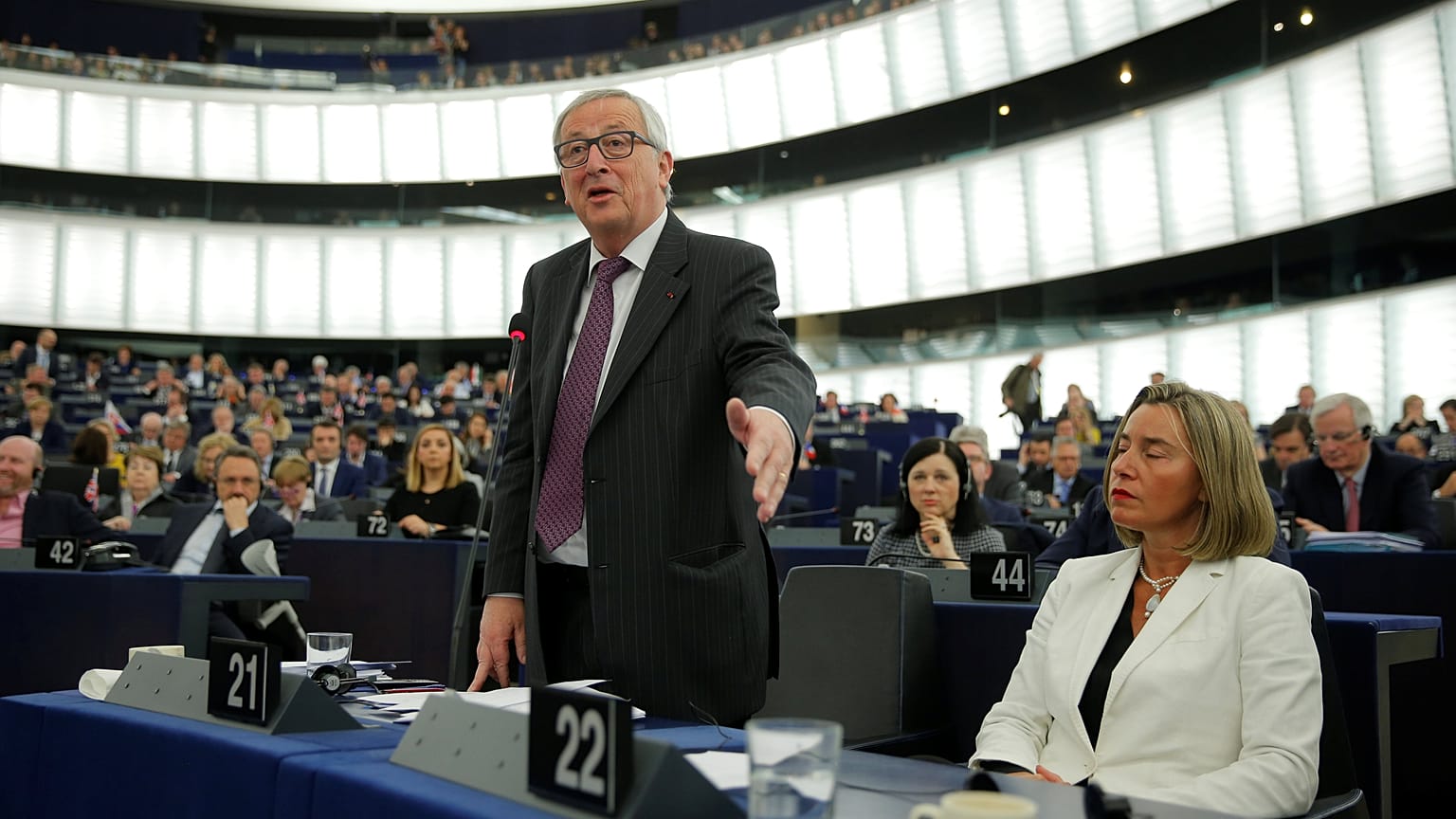 Έναρξη ενταξιακών διαπραγματεύσεων για ΠΓΔΜ και Αλβανία πρότεινε η Κομισιόν