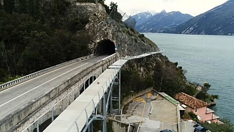Espeluznante carril bici en Italia para intrépidos