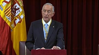 Deputados independentistas cantam Grândola a Marcelo