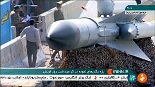 روحاني في يوم الجيش: "سلاحنا دفاعي وصواريخنا ليست موجه نحو جيراننا"