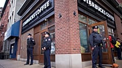 Starbucks: Εκπαίδευση προσωπικού κατά του ρατσισμού