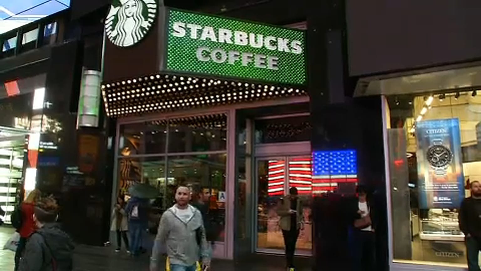 Tréning a Starbucks dolgozóinak rasszizmus ellen 