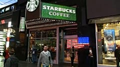Tréning a Starbucks dolgozóinak rasszizmus ellen 
