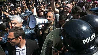 Полиция начала зачистку Еревана от протестующий