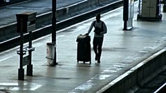 Nationalversammlung beschließt Bahnreform, Streiks gehen weiter 