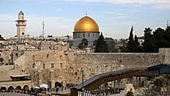 ترامب: نتطلع لنقل سفارتنا بإسرائيل إلى القدس الشهر المقبل